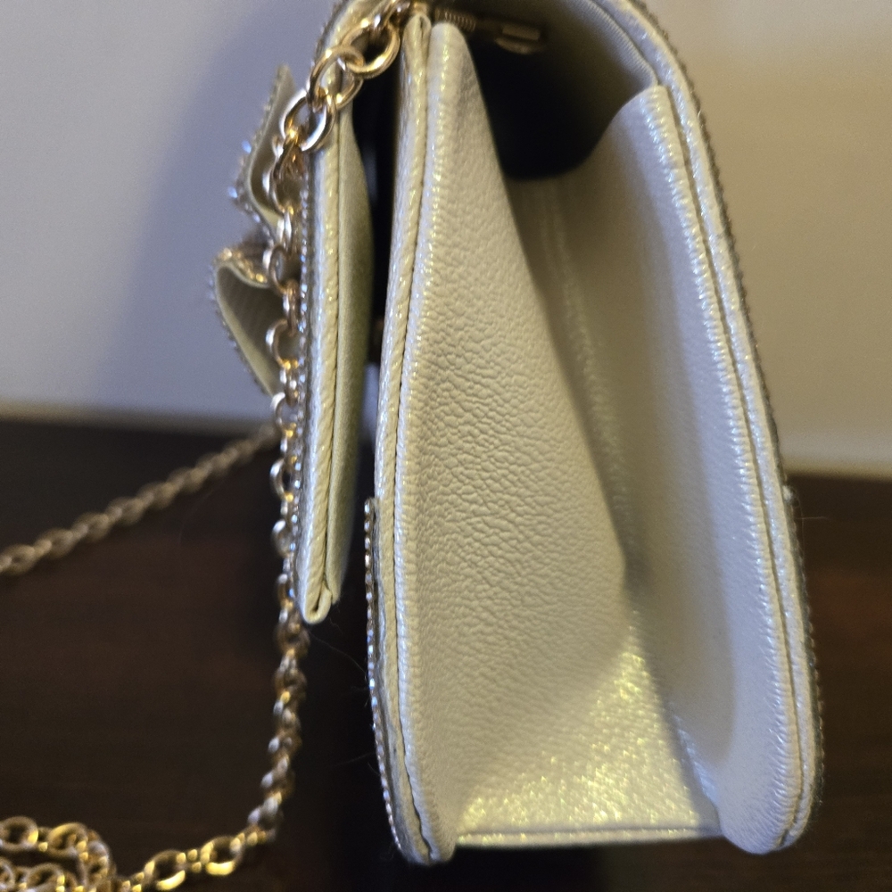 Windsor Gold Rhinestone Bow Clutch✨️🌃 - Picture 5 of 11